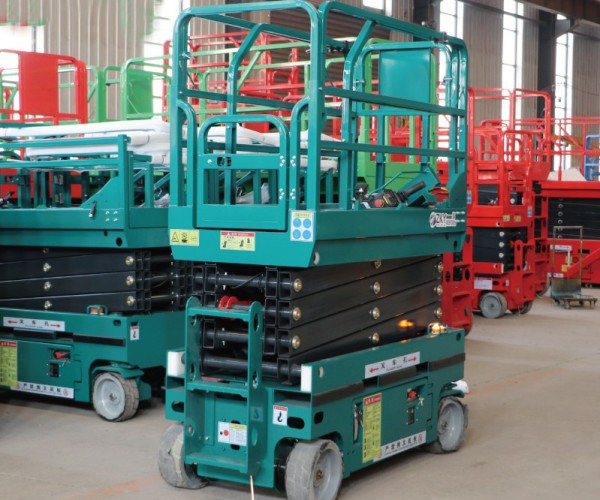 曲松自行走升降机